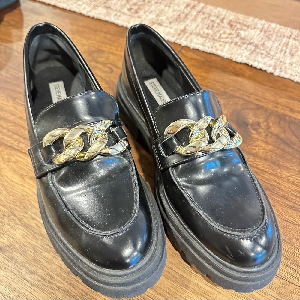 Steve Madden Black Chunky Loafers with Gold Chain – Women’s 9